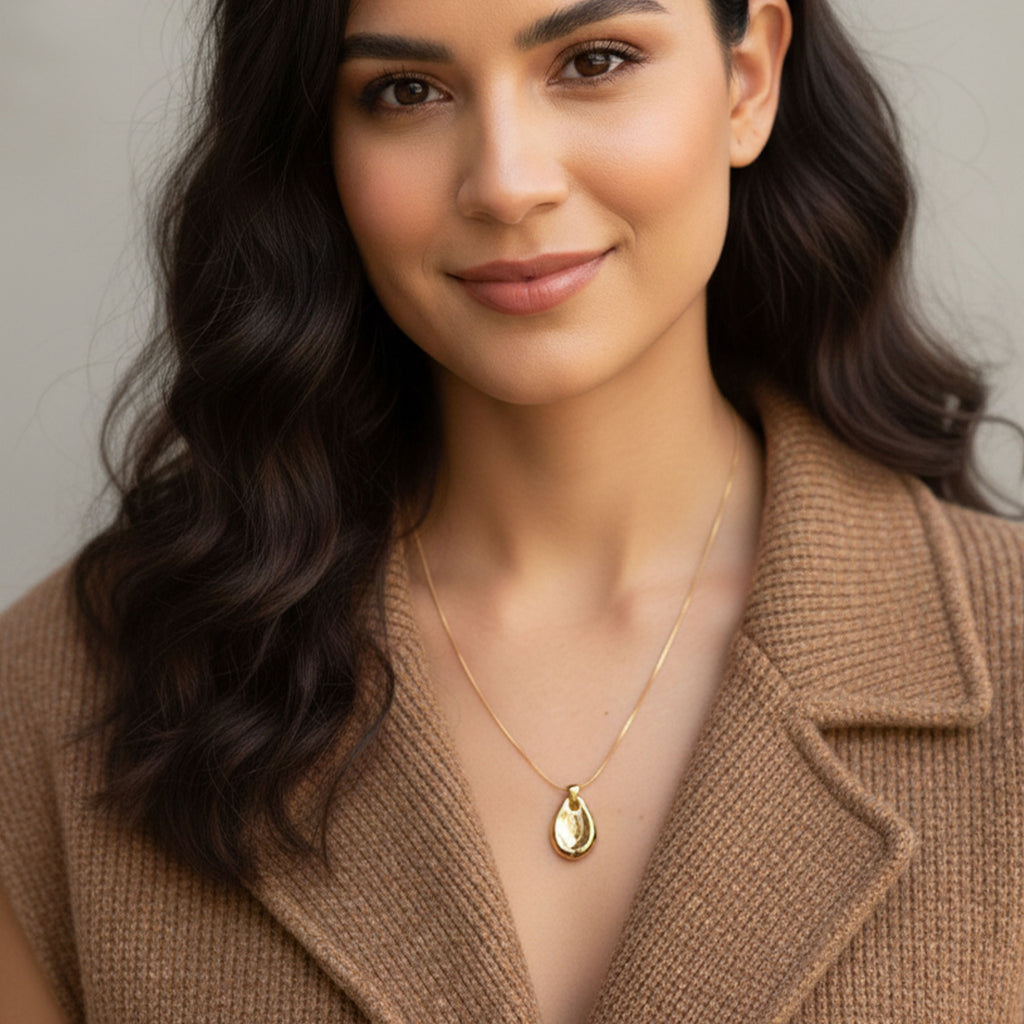 Sculpted Glow Necklace